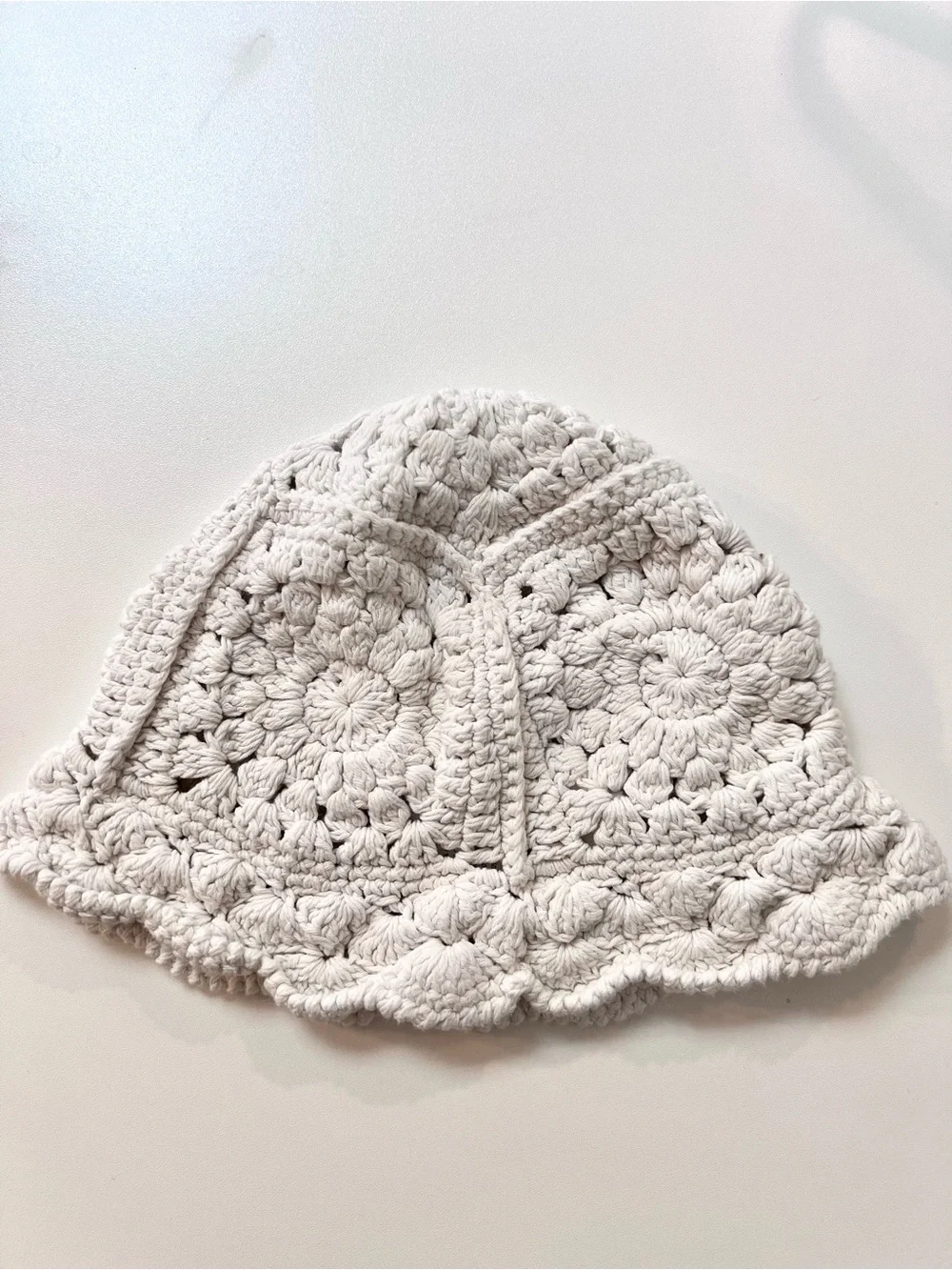 🪿Urban Outfitters Cream Crochet Bucket Hat Boho Hippie Y2K Floral Cottagecore